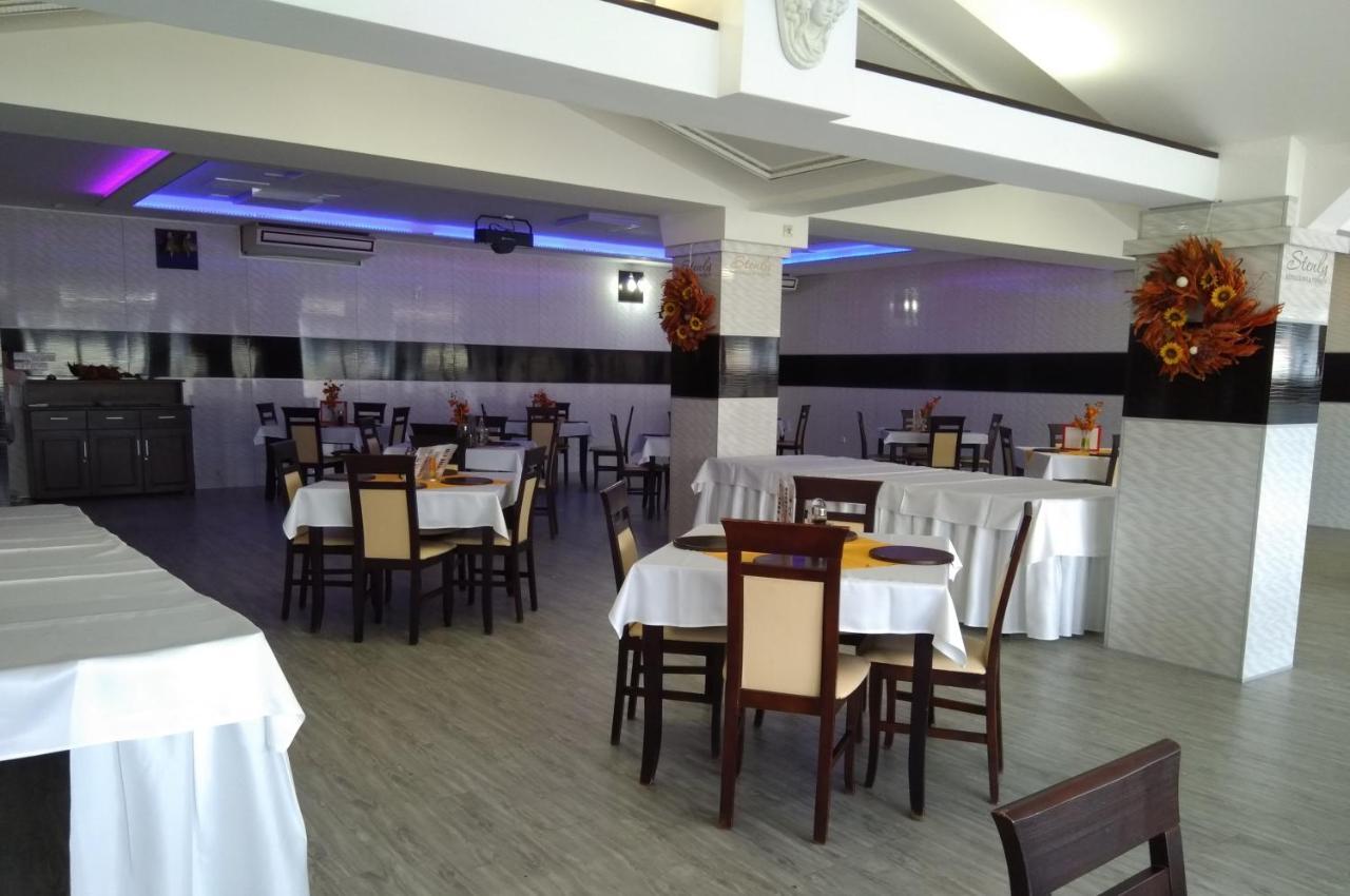 Restaurant And Pension Stenly Spissky Stvrtok Exteriör bild