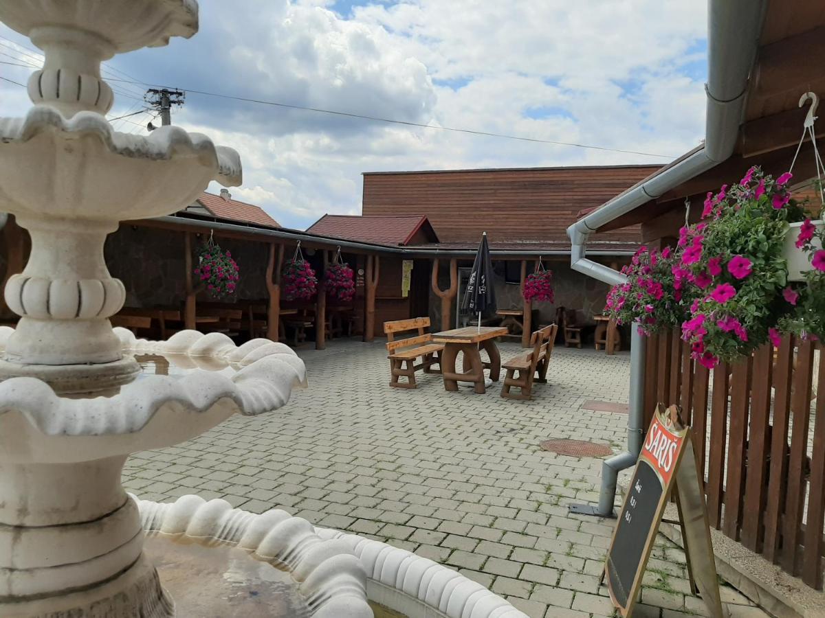 Restaurant And Pension Stenly Spissky Stvrtok Exteriör bild