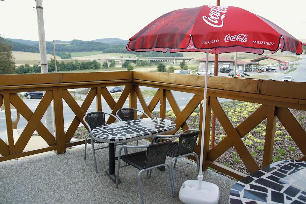 Restaurant And Pension Stenly Spissky Stvrtok Exteriör bild